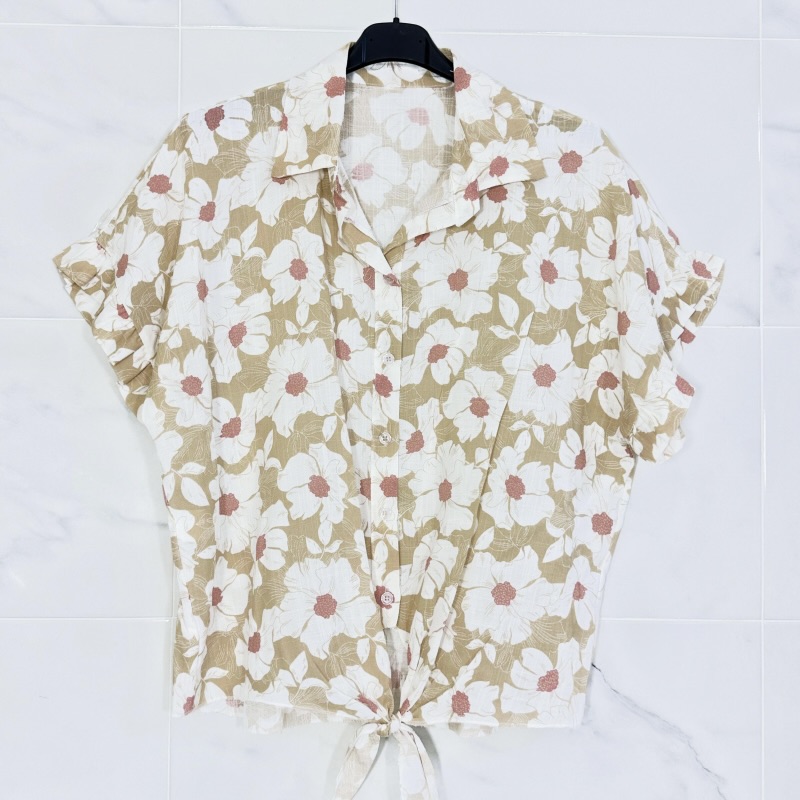 chemise-femme-été-fleurs-beige-et-blanc-fabrication-italienne-angelesens