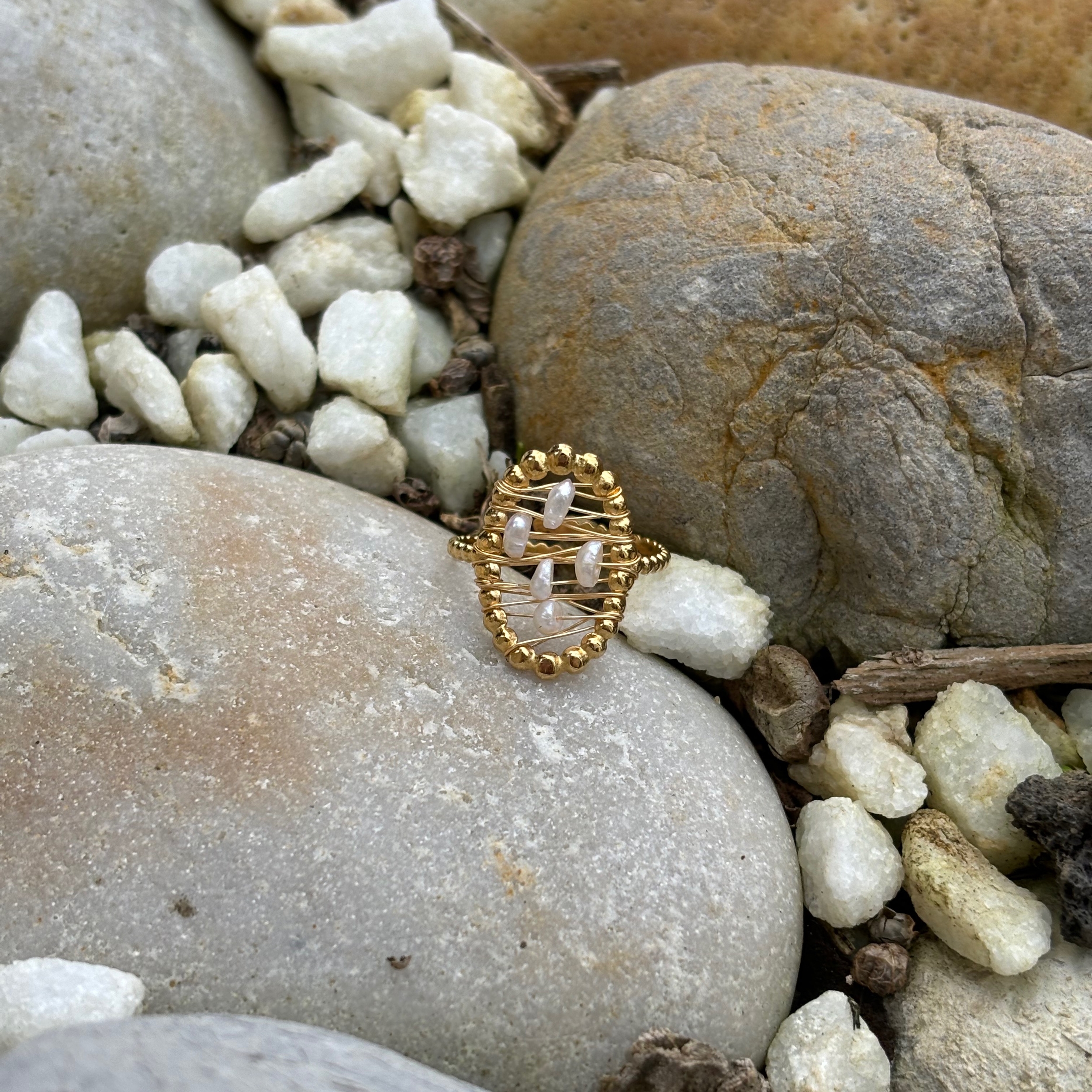 bague-camelia-pierre-doré-cadeau-femme-bijoux-accessoire-tendance