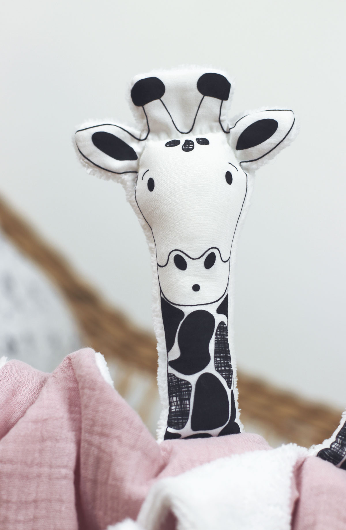 doudou-gisele-girafe-petit-bloom