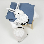 doudou-lapin-noir-et-blanc-petit-bloom