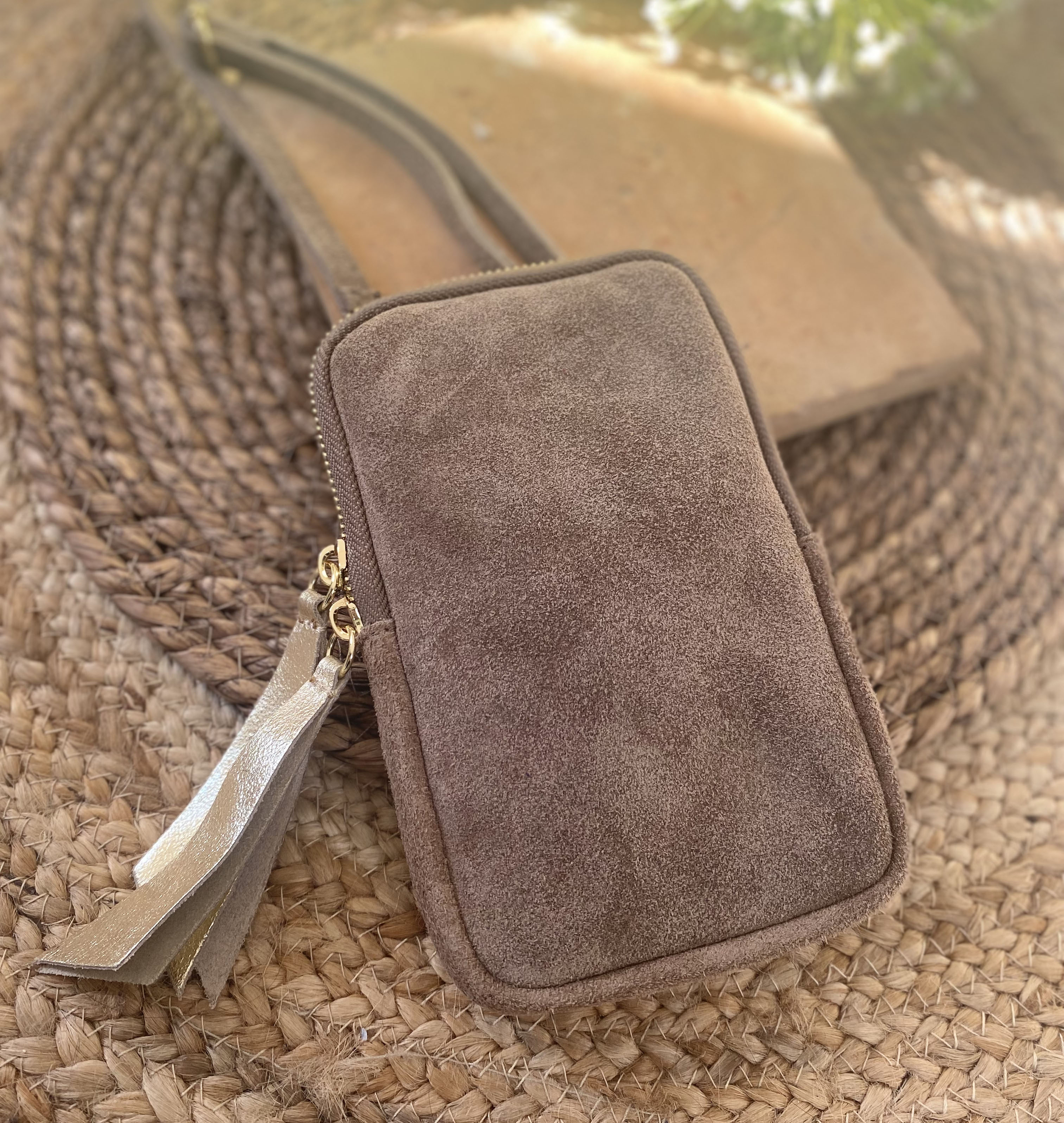 bonnie_bonnieandcie_sac_taupe_cuir_fashion_dressing_téléphone_portable_indispensable_accessoire