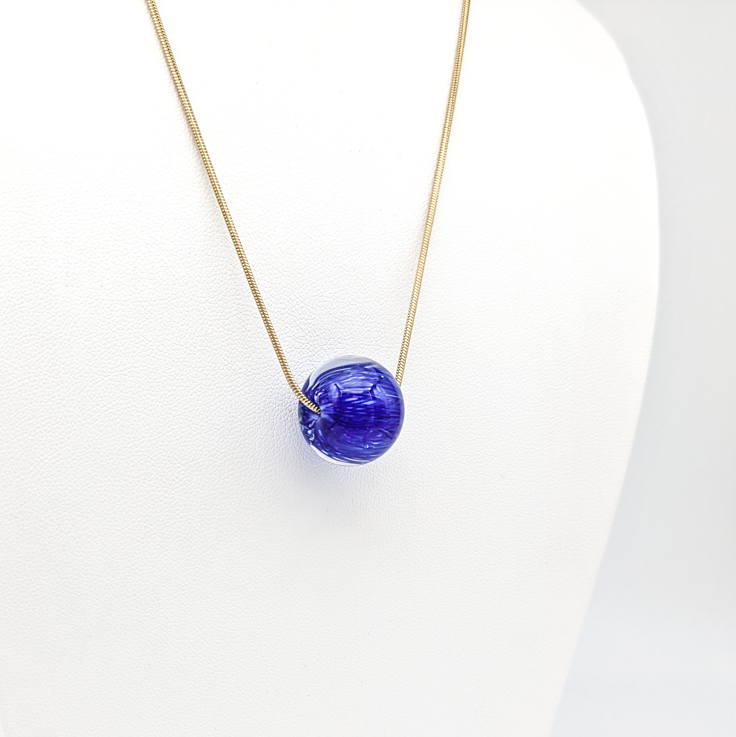 Collier one mystère bleu.2