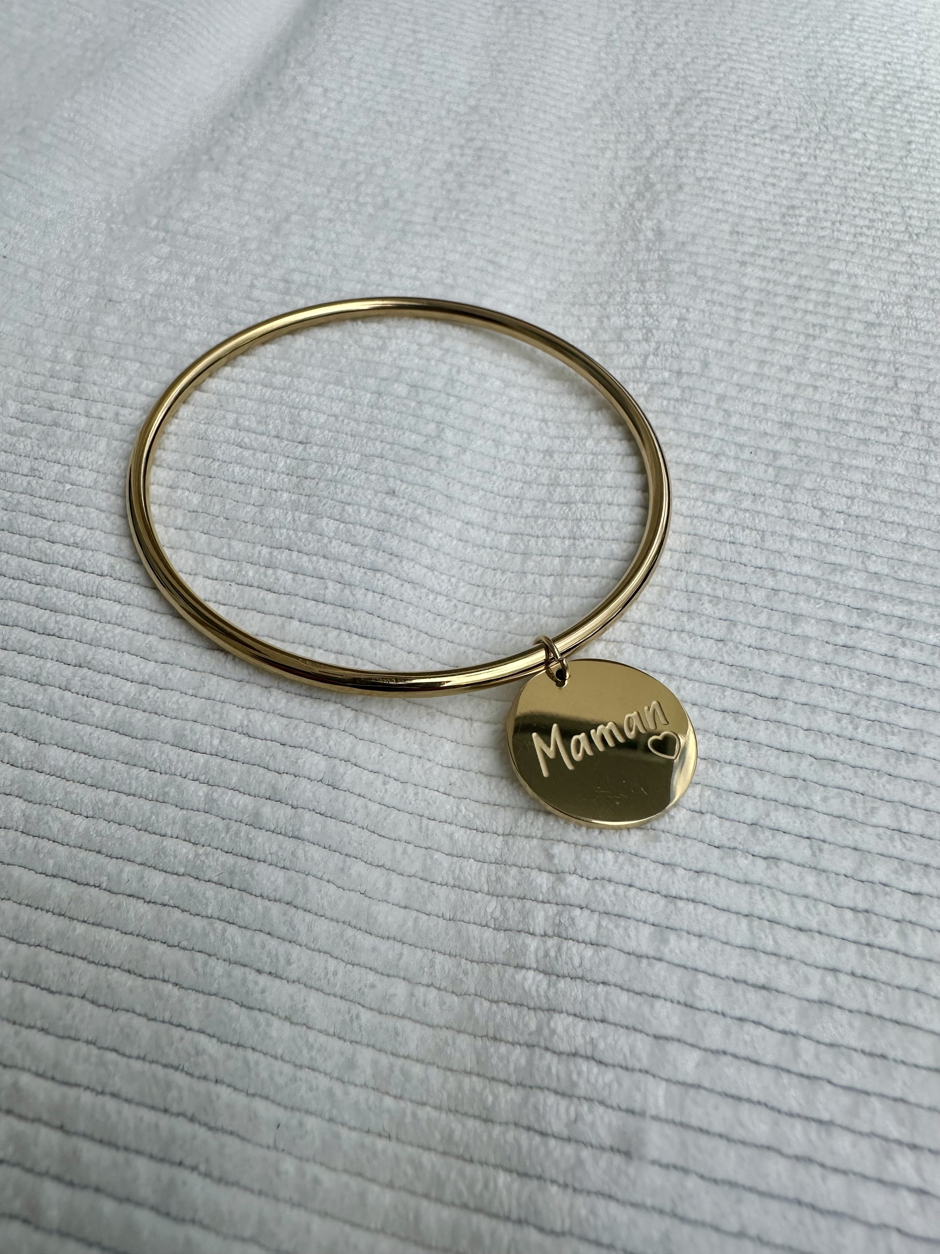 Idée pas cher pour la fête des mamans, livraison rapide, concept store et marque de bijoux Influence Maryva, bracelet pour sa maman, date de la fête des mères cette année en France, concept store Influence Maryva