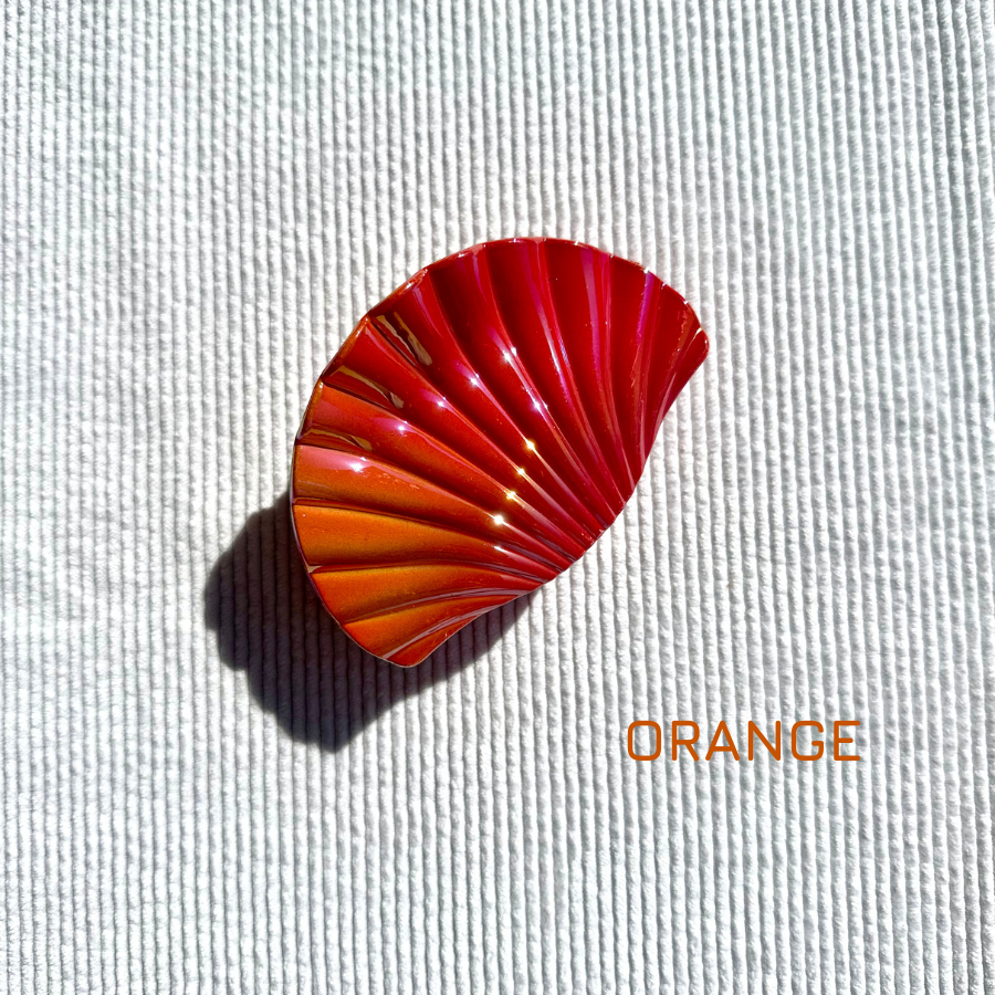 Pince à cheveux coloré orange en forme de coquillage