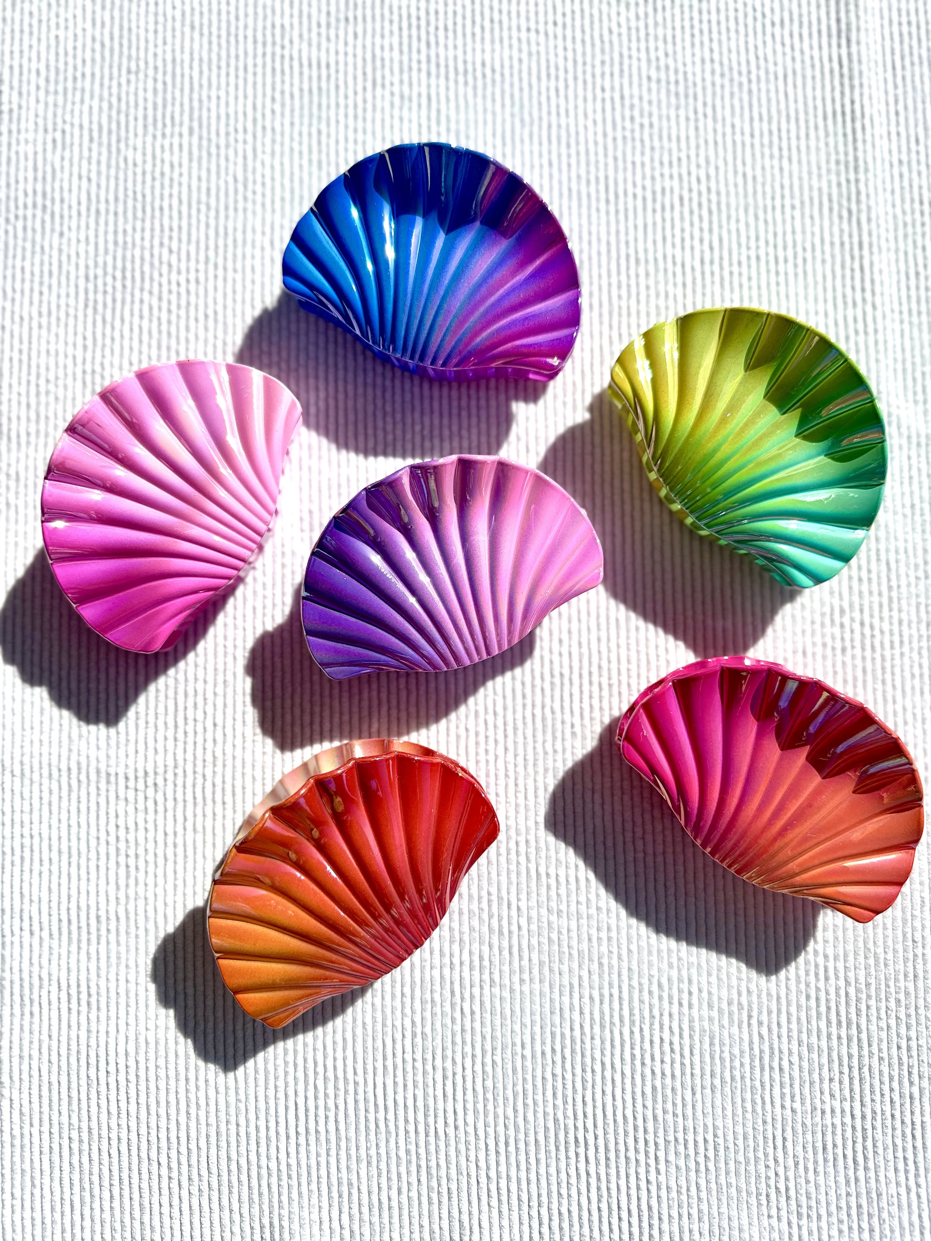 Pince à cheveux de toutes les couleurs en forme de coquillage de bonne qualité et pas cher