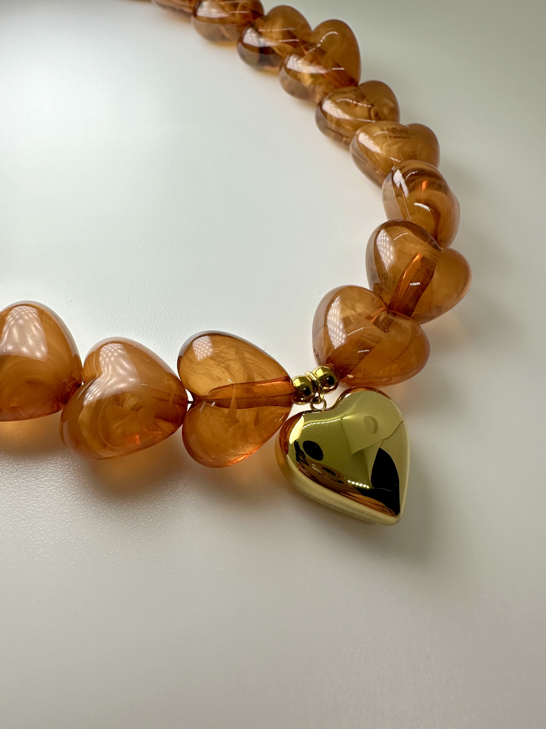 Collier avec des coeurs marron, fabriqué à la main, collier coeur pas cher