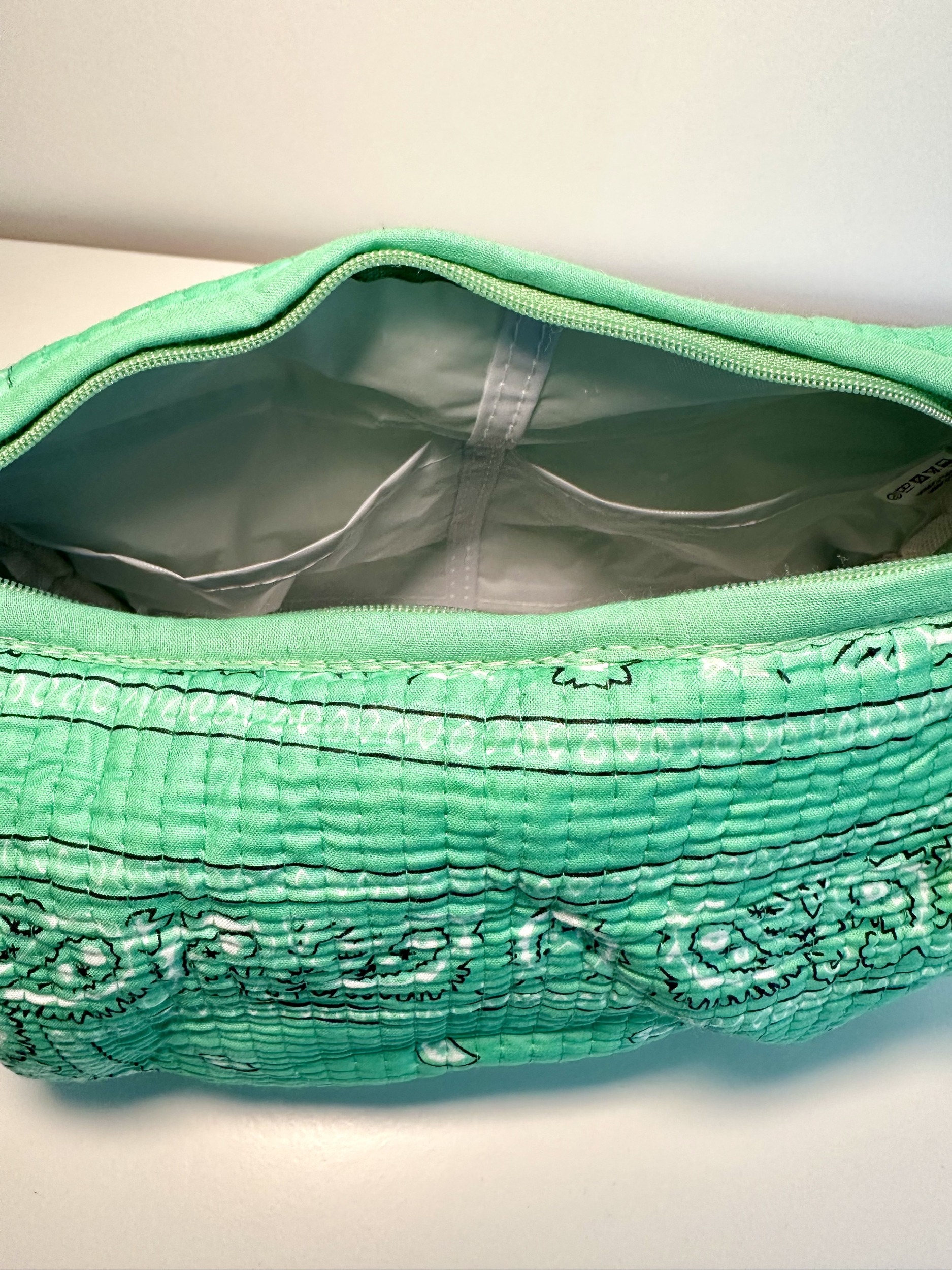 Trousse de toilette motif bandana vert flashy