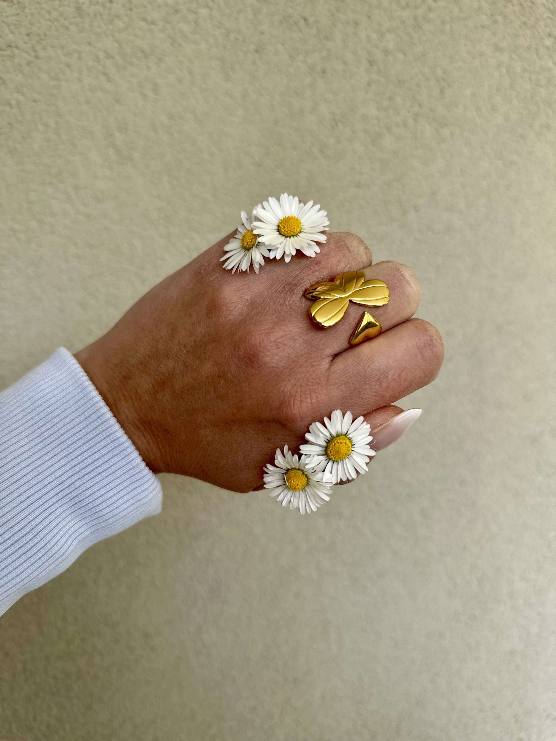 Bague réglable en forme de fleur et de coeur doré en acier inoxydable, livraison rapide et pas cher, eshop Influence Maryva