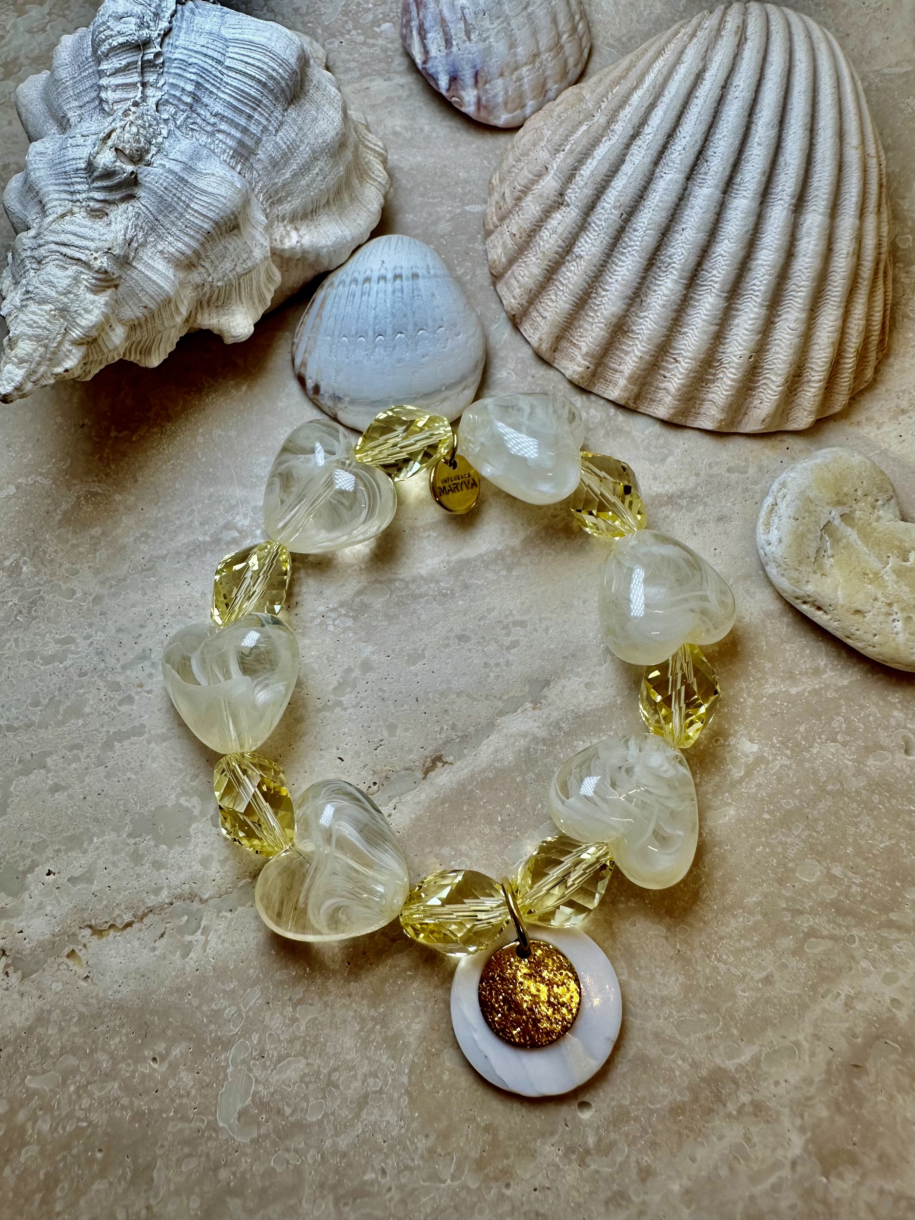 Bracelet jaune avec des gros coeurs, bracelet fait main, eshop Influence Maryva