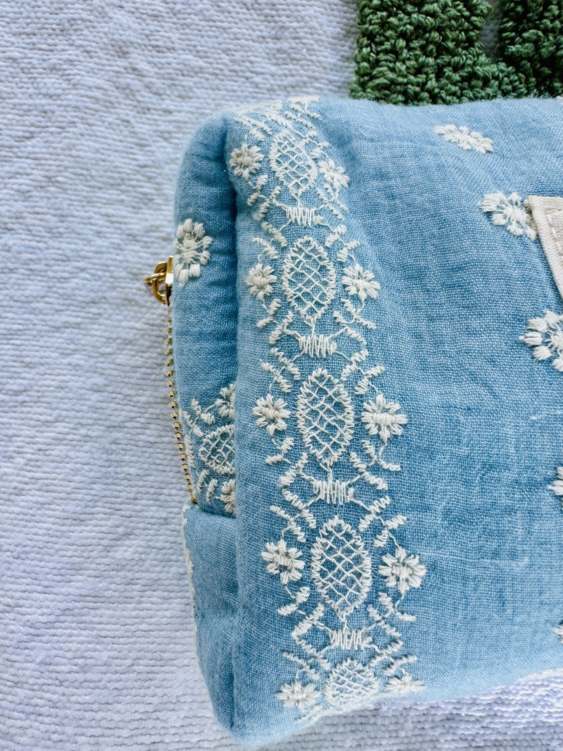 Pochette amour en dentelle brodée blanche