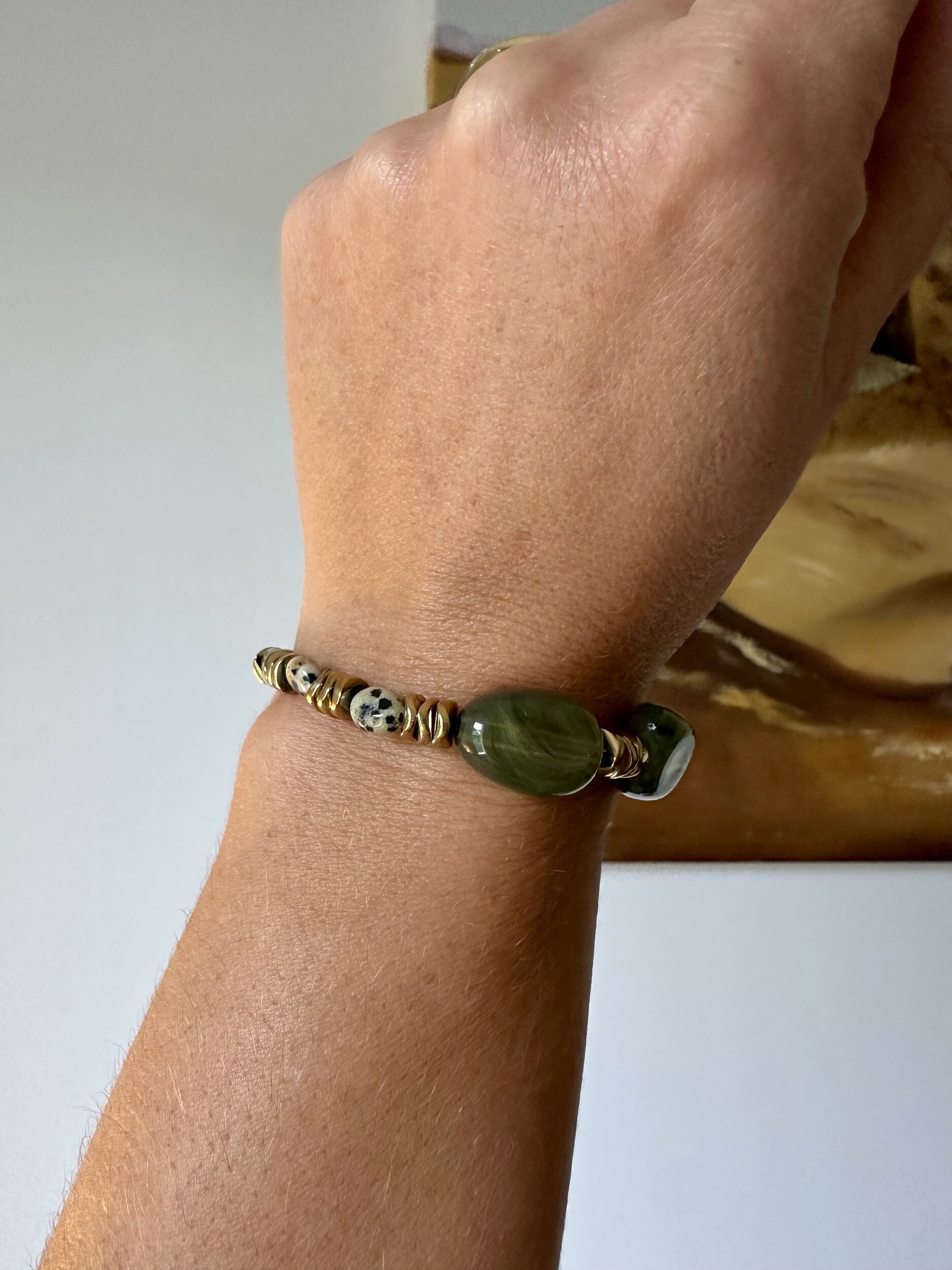 Bracelet kaki en pierre de jaspe dalmatien