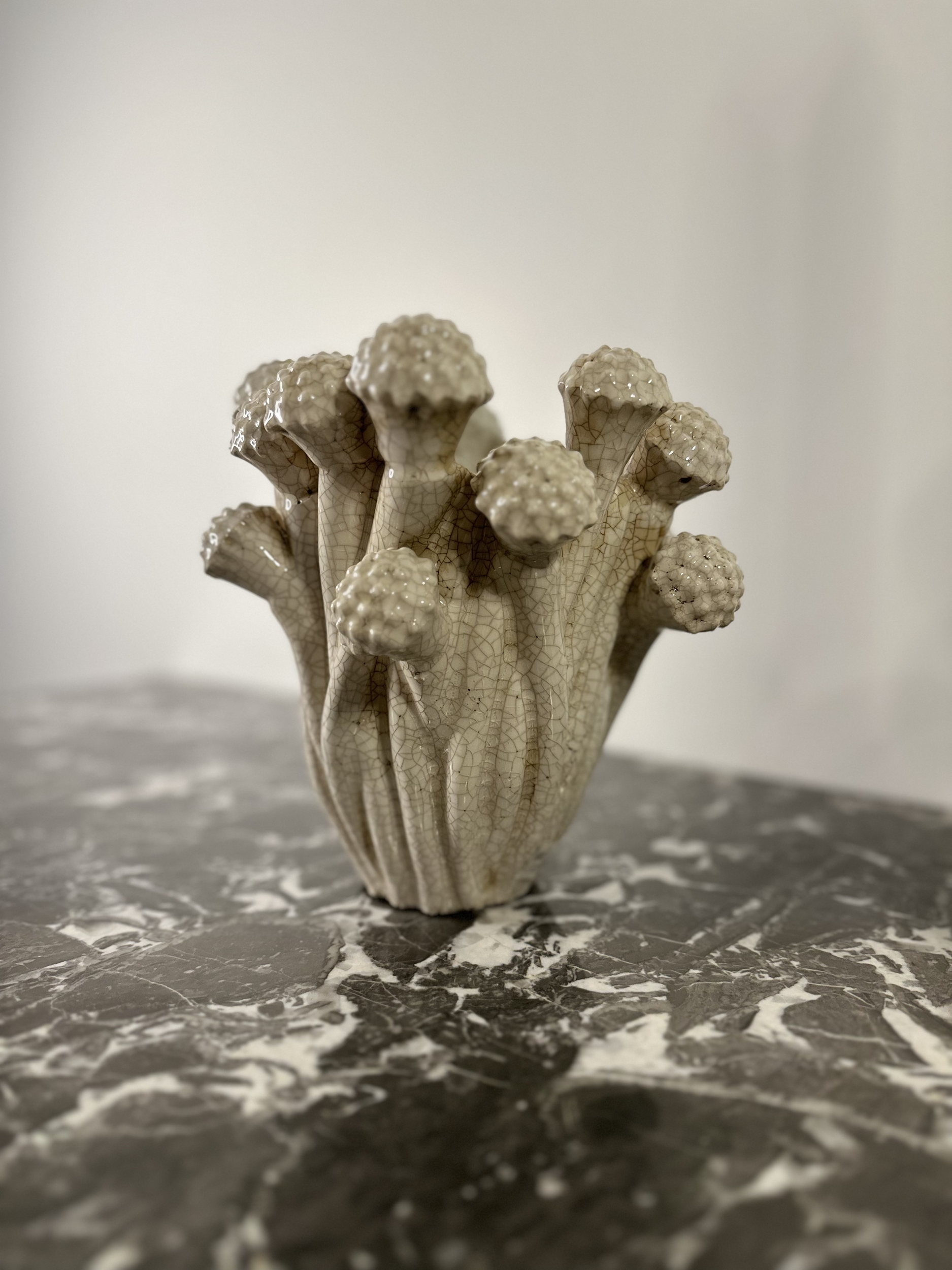 Vase asperge de couleur beige très design à mettre en décoration