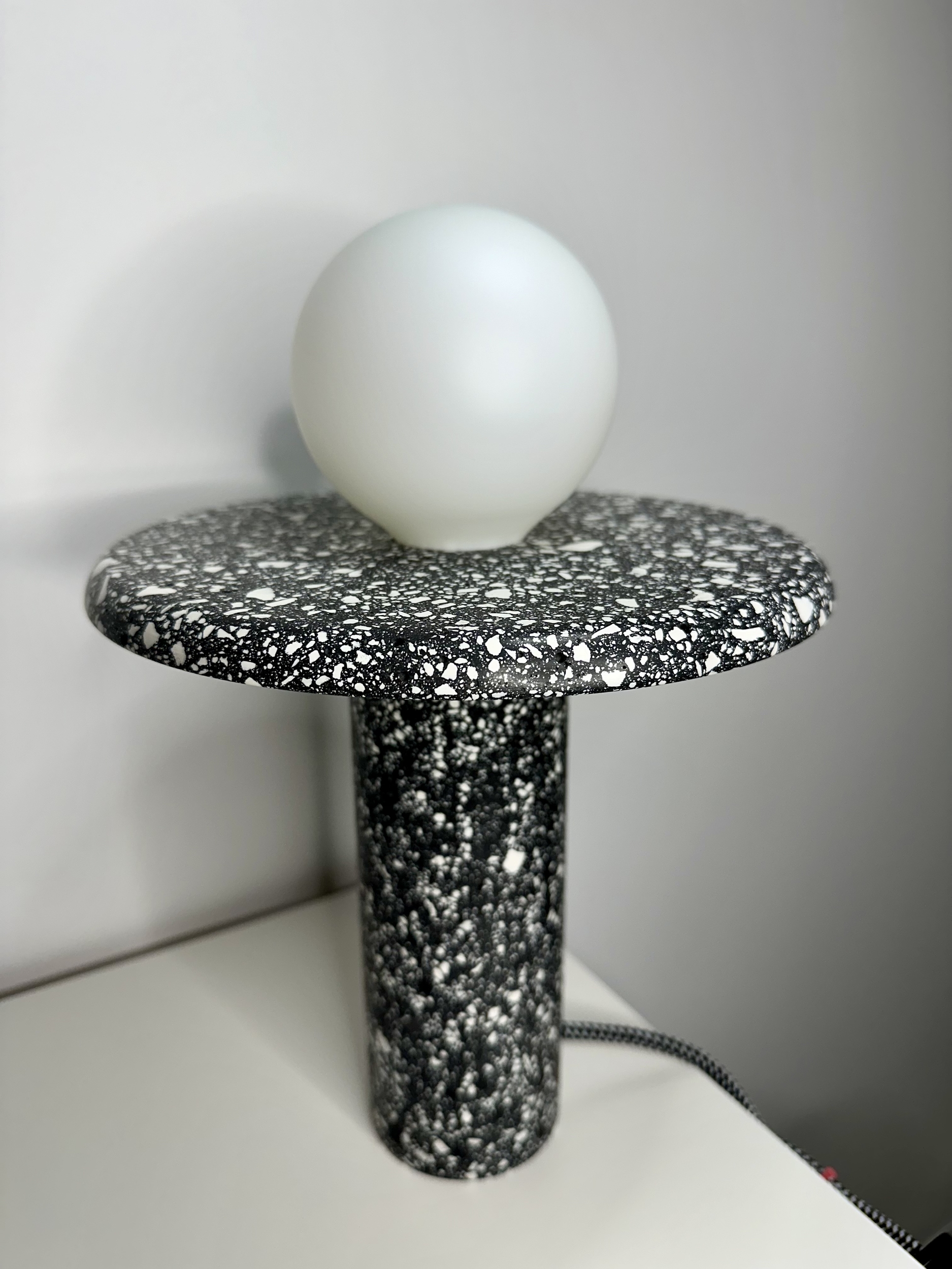 Lampe design et très contemporaine. lampe original et pas vu. Lampe fait à la main
