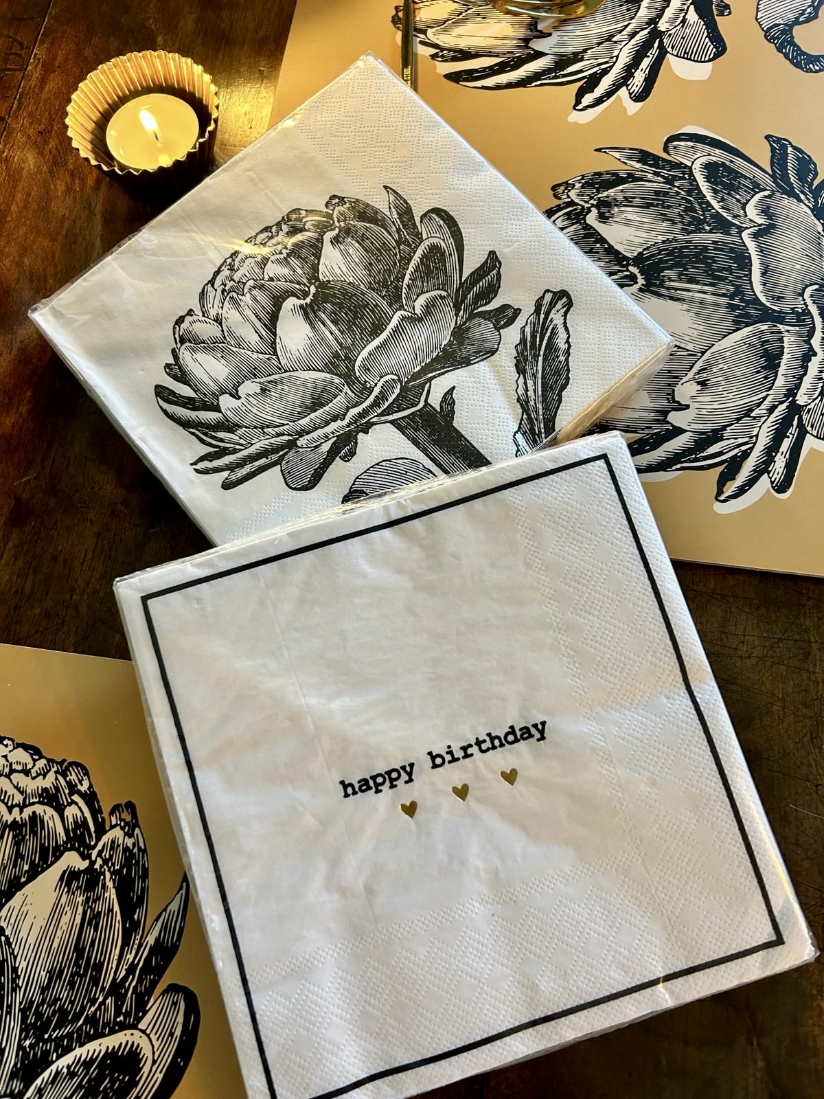 Serviette de table en papier pour un anniversaire pour une petite fille, thème doré et paillette