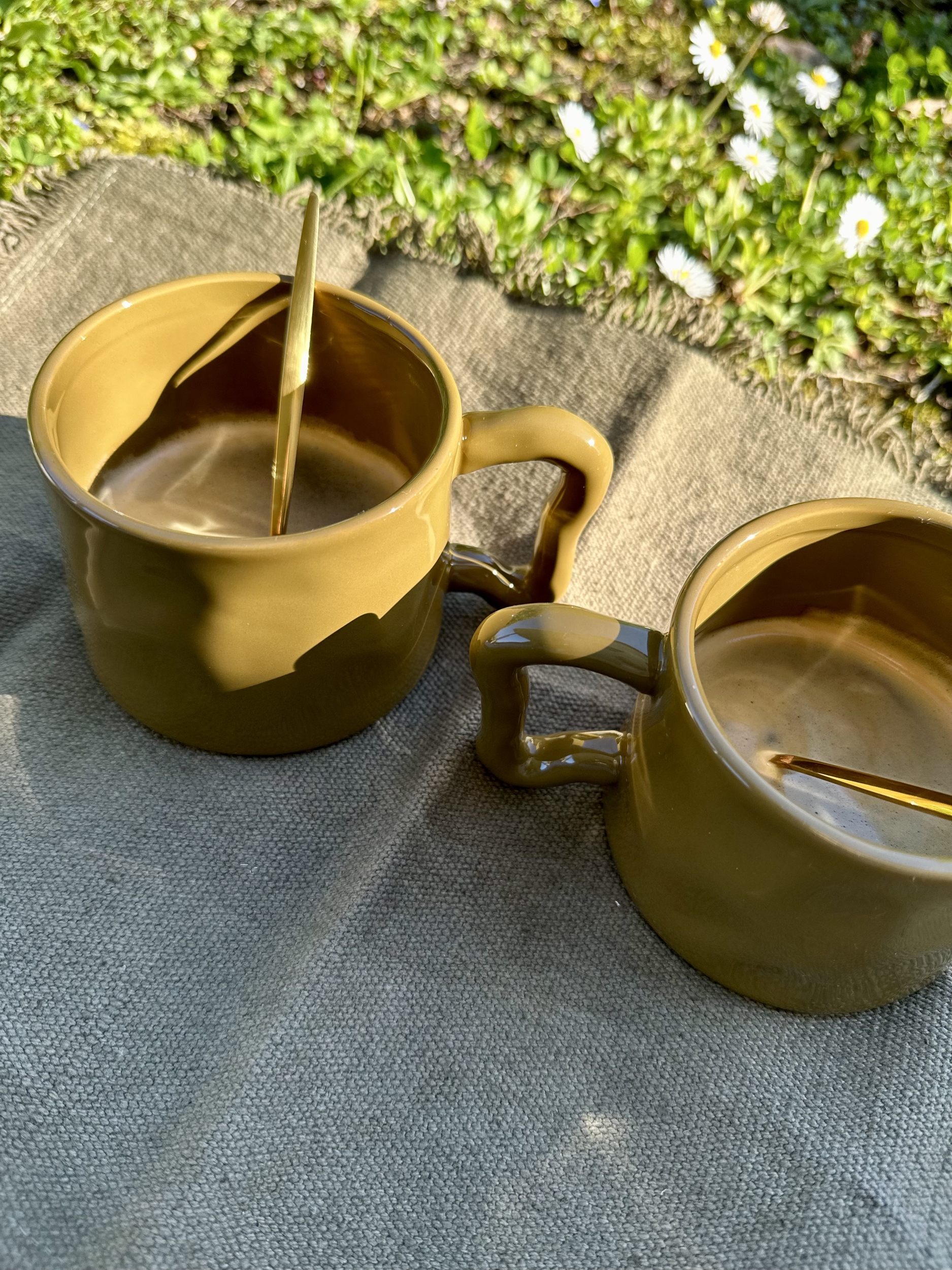 Tasse a café design couleur kaki