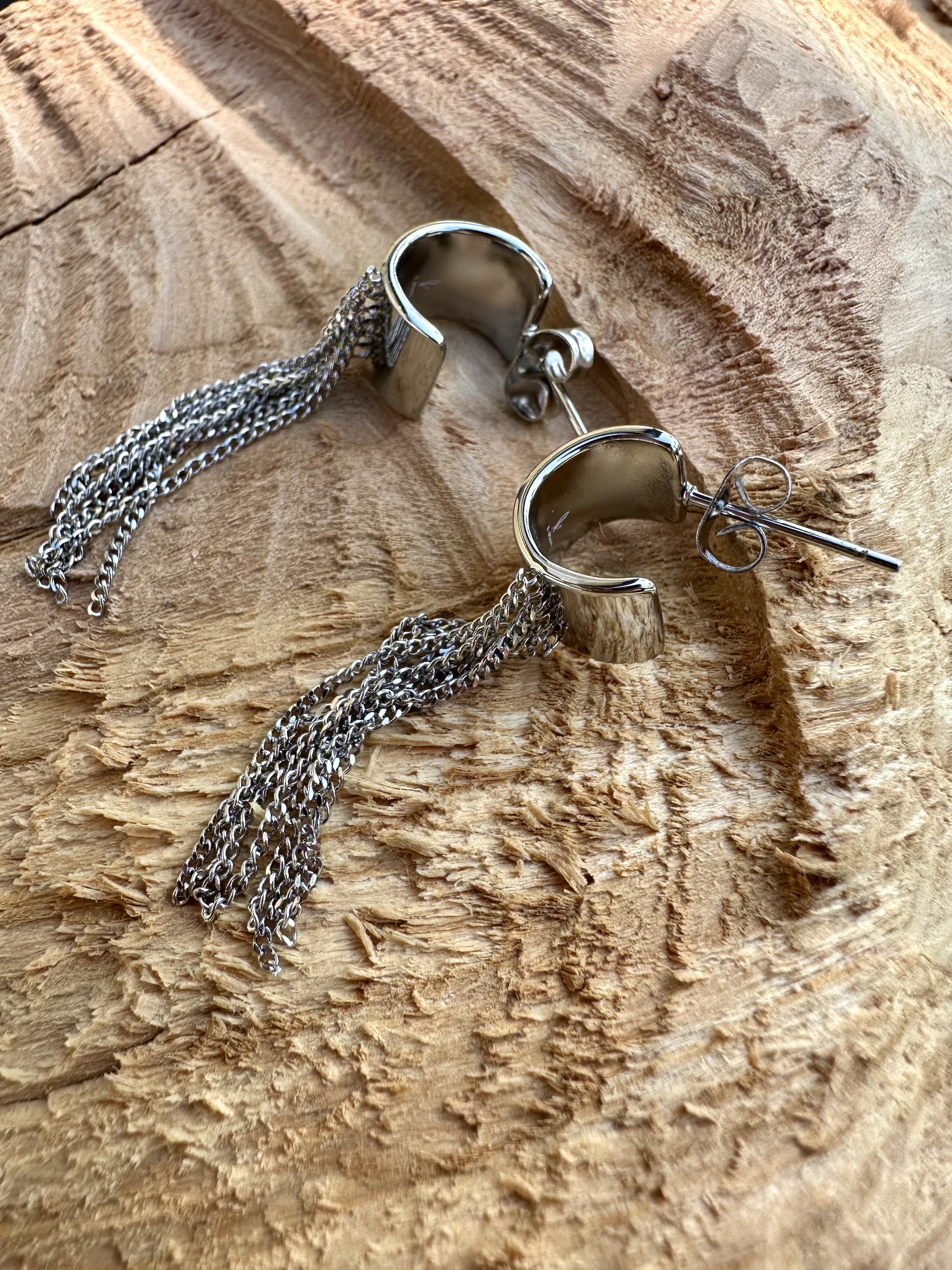 Boucle doreille avec des chaines couleur argent