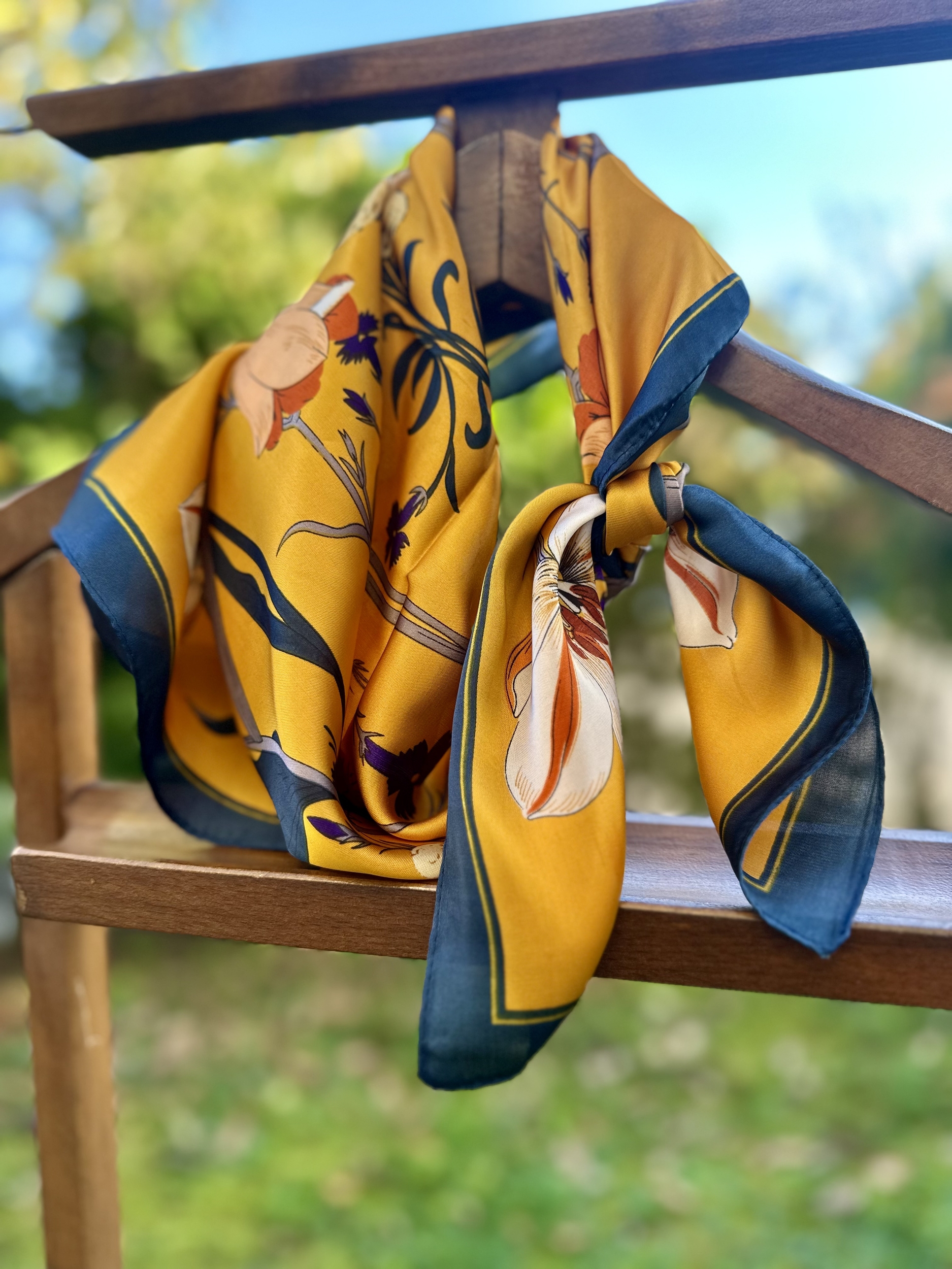 Foulard Floral avec des fleurs pour cadeau femme