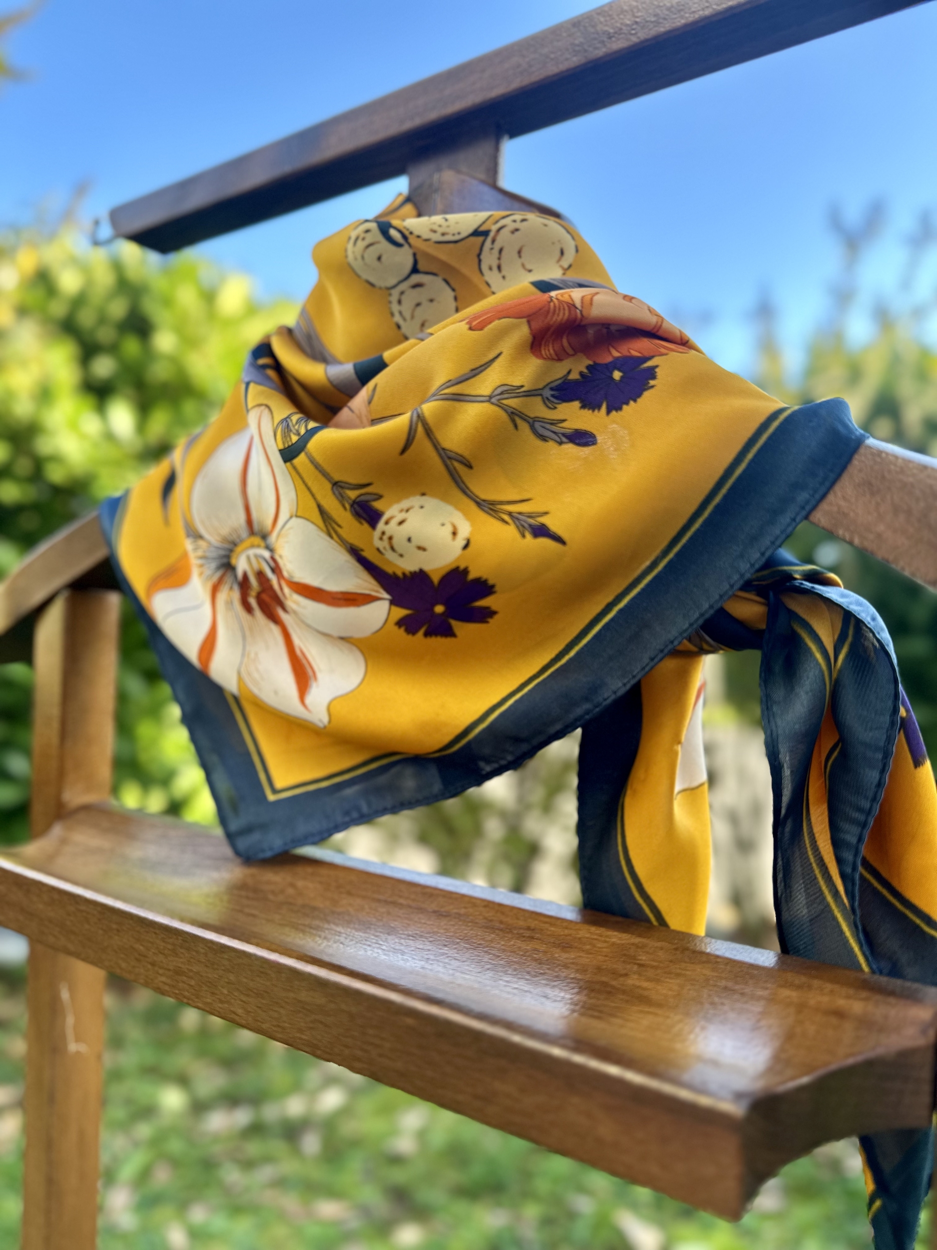 Foulard avec des fleurs
