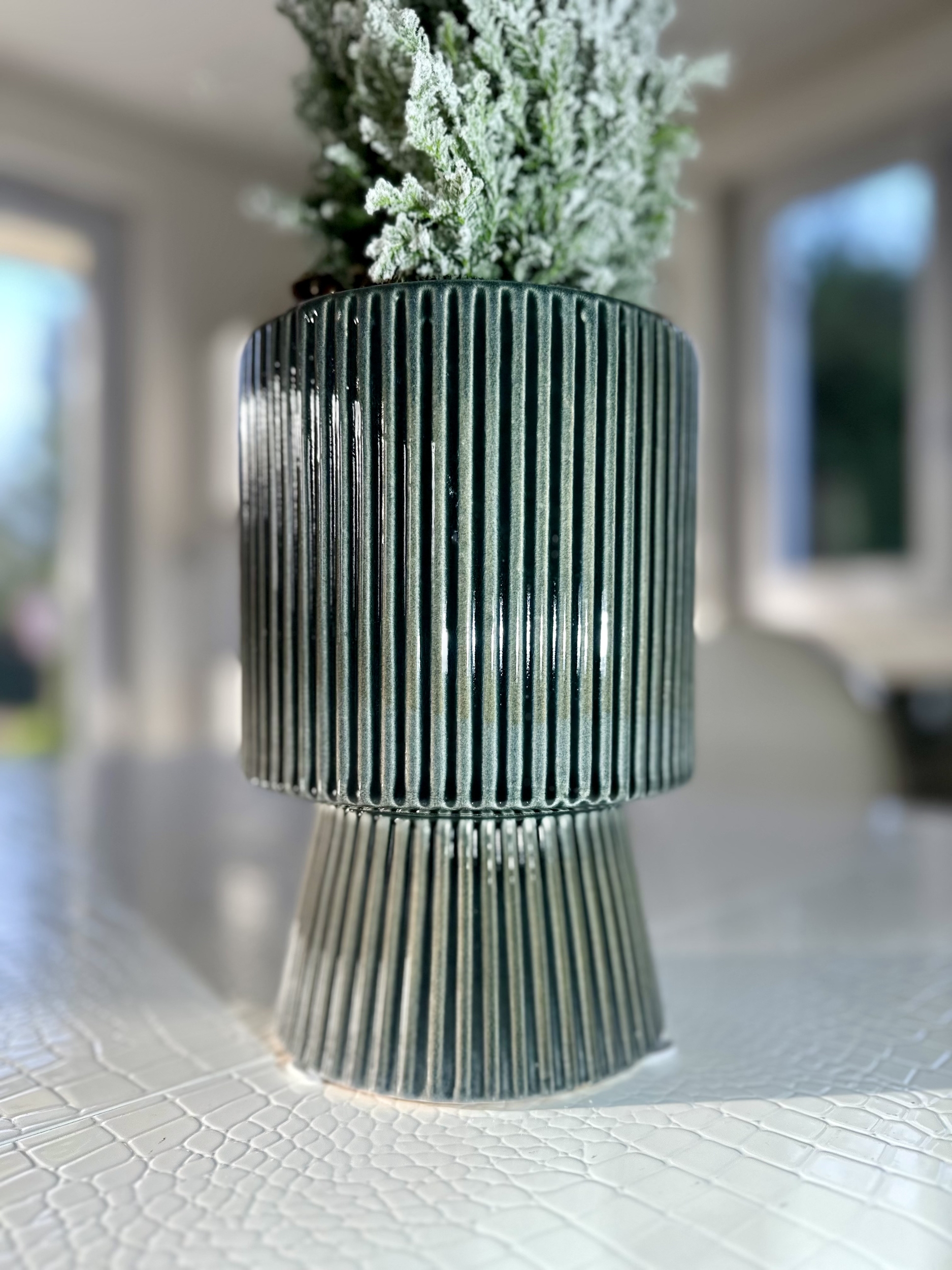 Pot design pour plante strié zébrure gris et vert ou noir