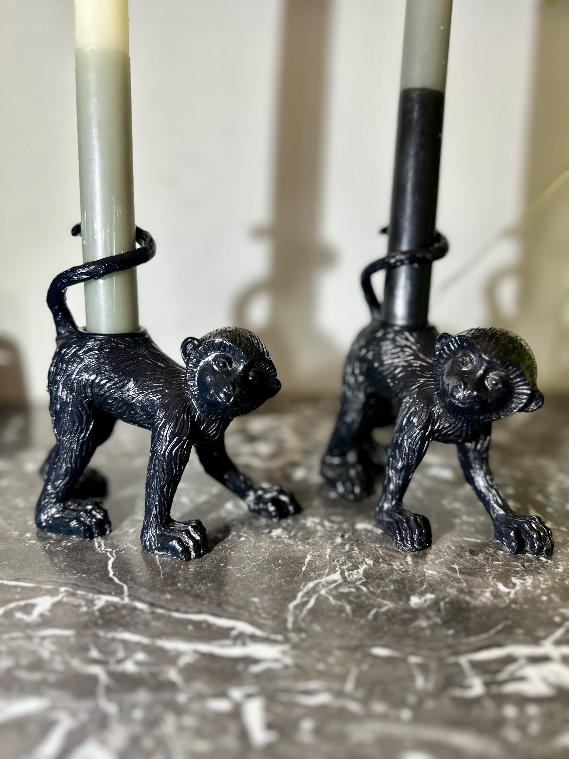 Bougeoir en forme de singe noir à offrir décoration contemporaine et pas vue objet de décoration stylé à offrir