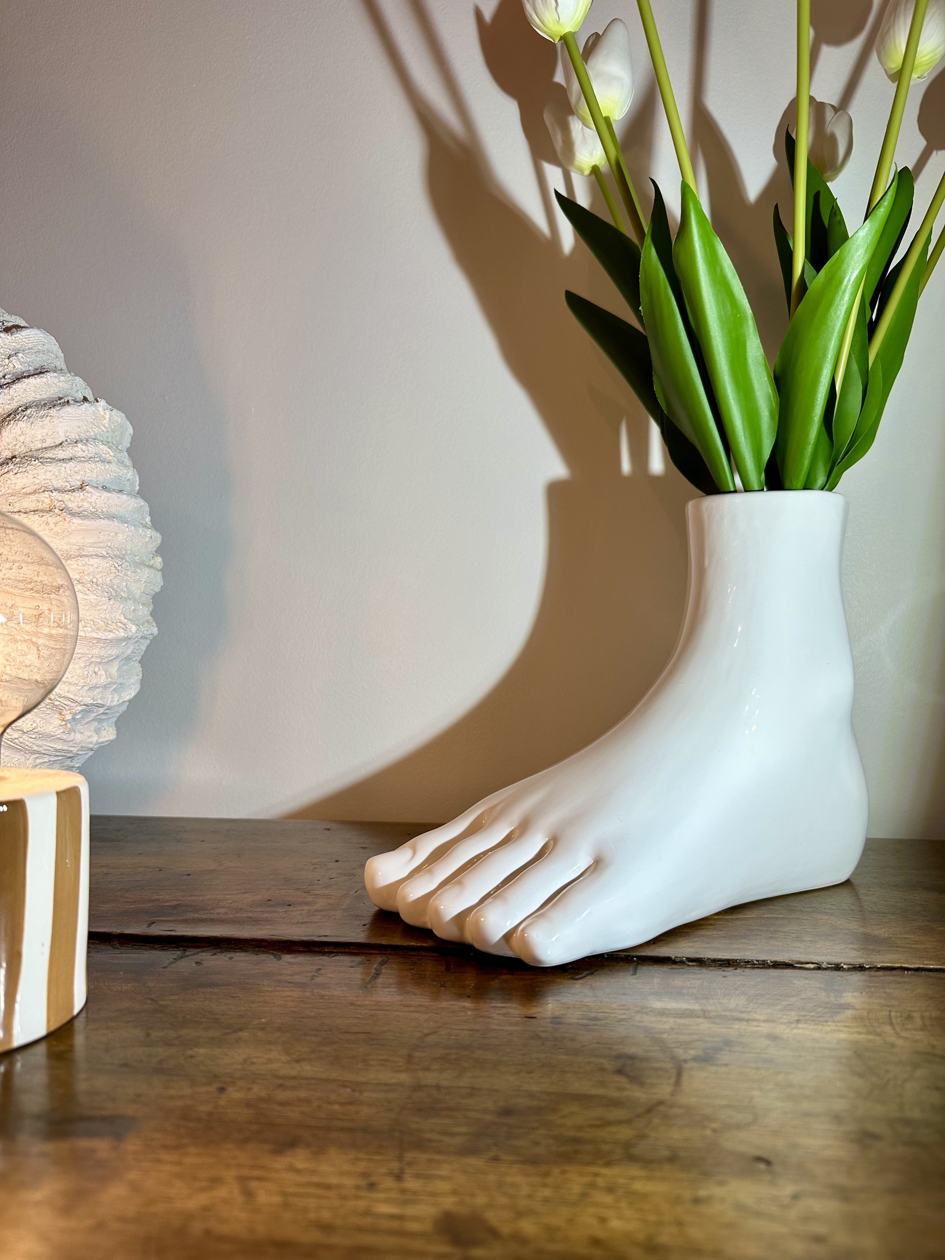 Vase original à offrir en cadeau, idée de vase blanc en forme de fesse, de seins