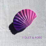 Pince à cheveux violette et rose en forme de coquillage