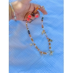 Collier en perles orange avec des breloques