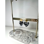 Boucles doreille en forme de coeur noir et blanc