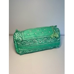 Trousse de toilette pas cher avec un motif bandana et une couleur flashy