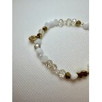 Bracelet en perle couleur blanc avec une croix en nacre