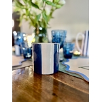 Set de pots avec des rayures blanches et bleu. Style bohème chic et Méditerranéen. Petite cadeau à offrir pour une fan de déco. Cache pot bleu et blanc pour une plante.