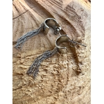 Boucle doreille avec des chaines couleur argent