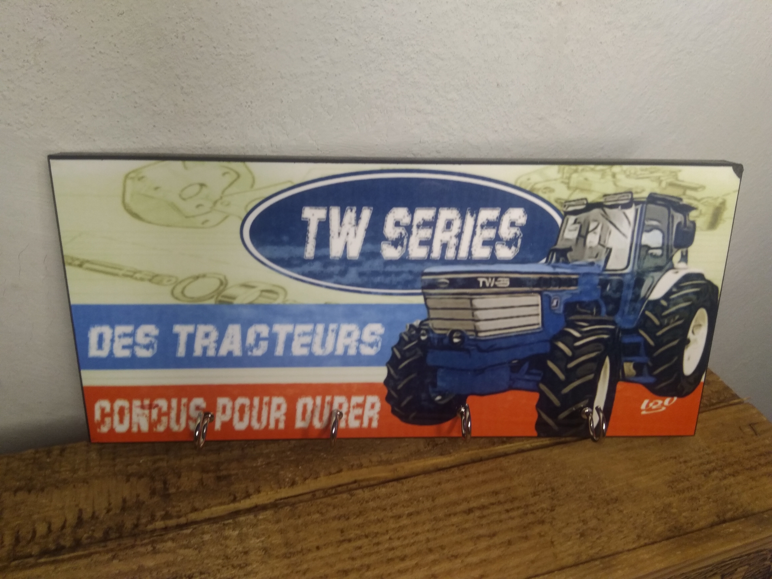 ACCROCHE CLES TRACTEUR FORD