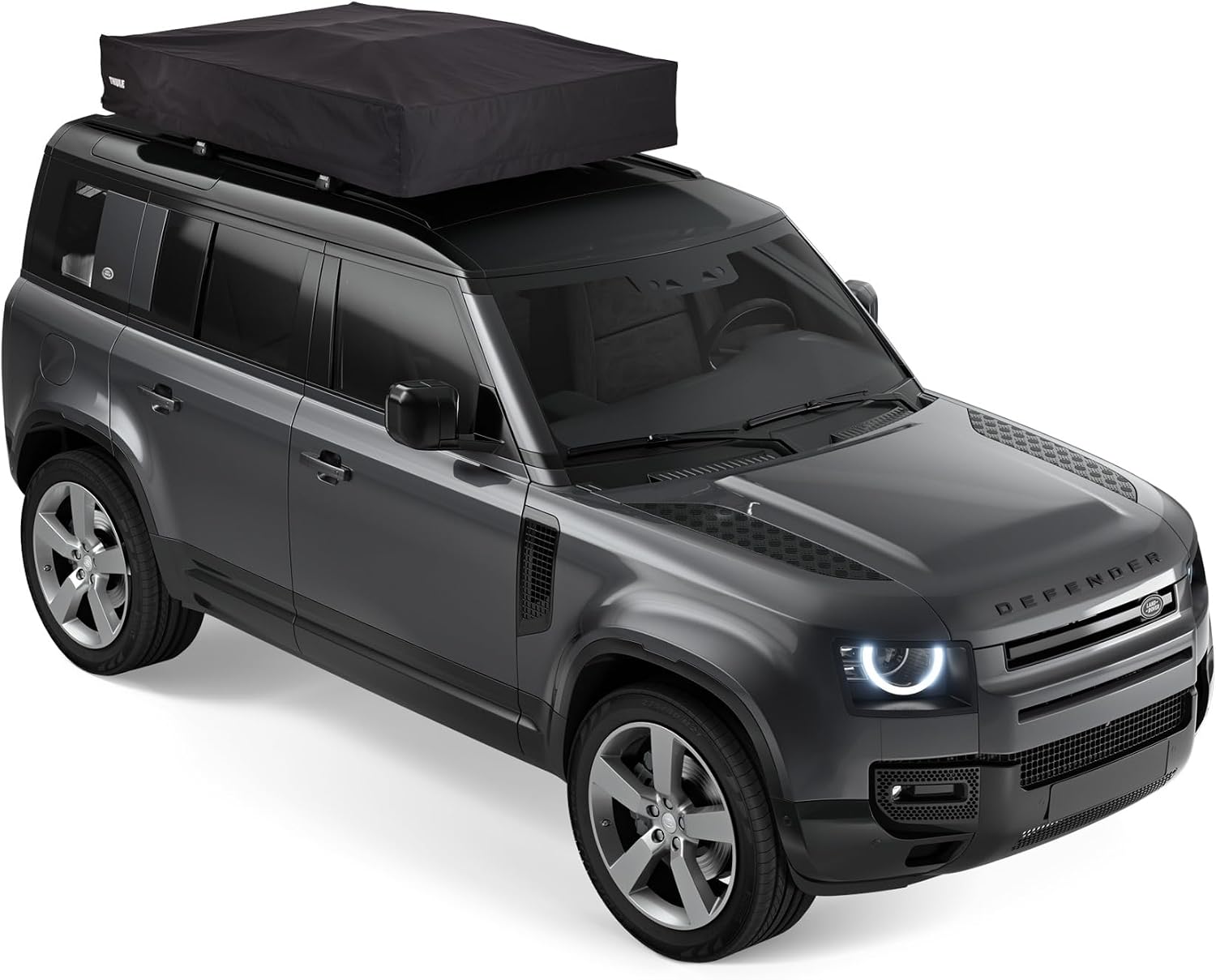 Thule Approach L fermée dans sa housse noire sur le toit d’un 4x4