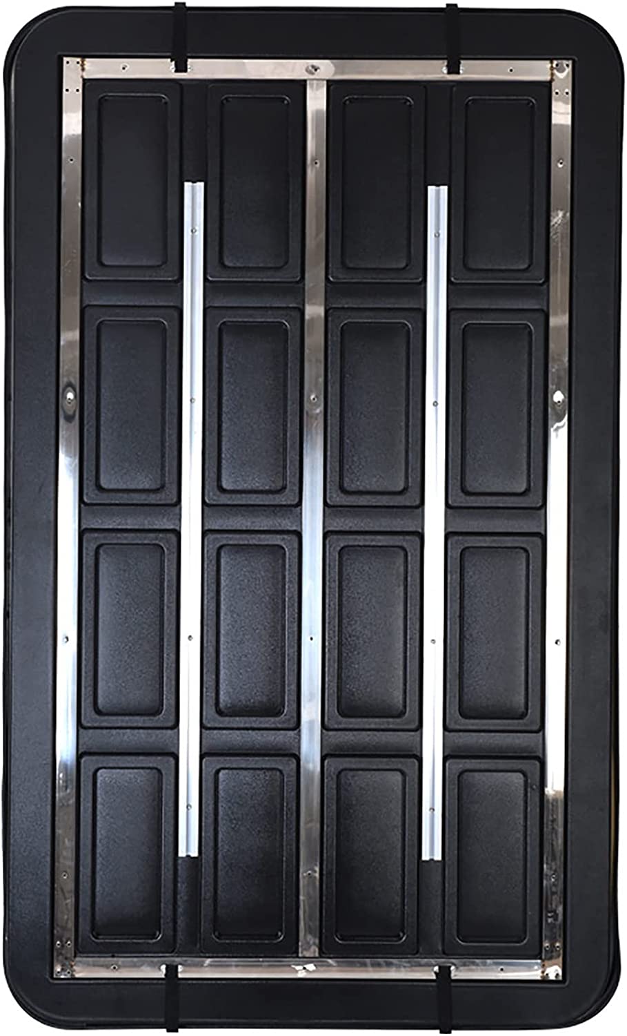 Dessous de la coque de la tente, avec ses deux rails de fixation