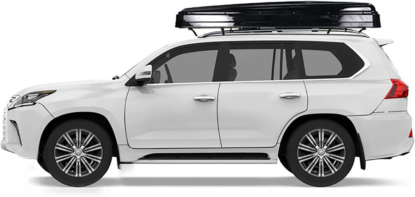 SUV blanc avec la coque noire de la tente fermée sur le toit