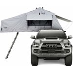 Thule Tepui Autana dépliée vue de face sur un pick-up, auvent prolongé et échelle