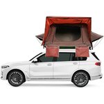 Tente de toit à coque dure, toile rouge, ouverte sur un SUV blanc vu de profil