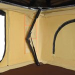 Intérieur de la tente : vérin hydraulique et toile beige