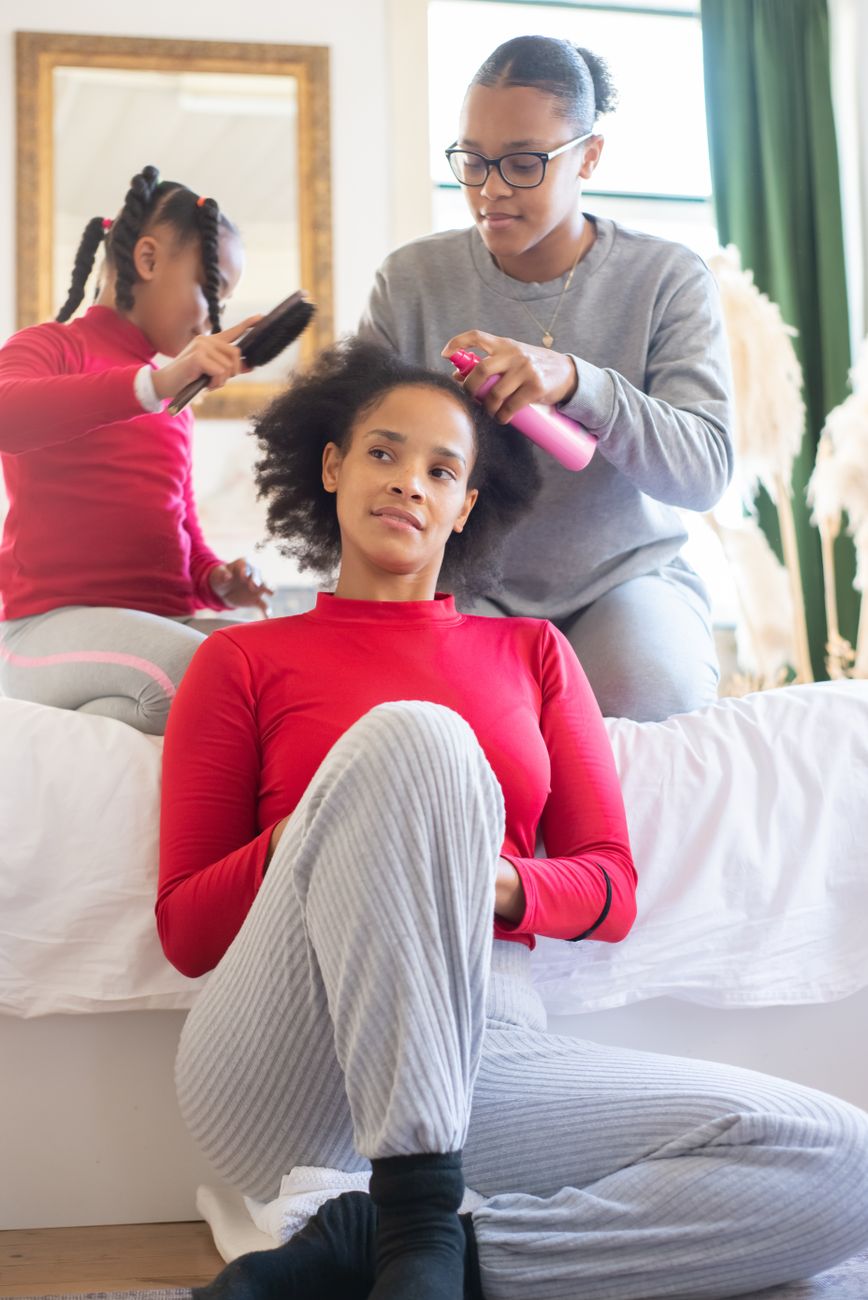 Routine capillaire en famille sur cheveux crépus