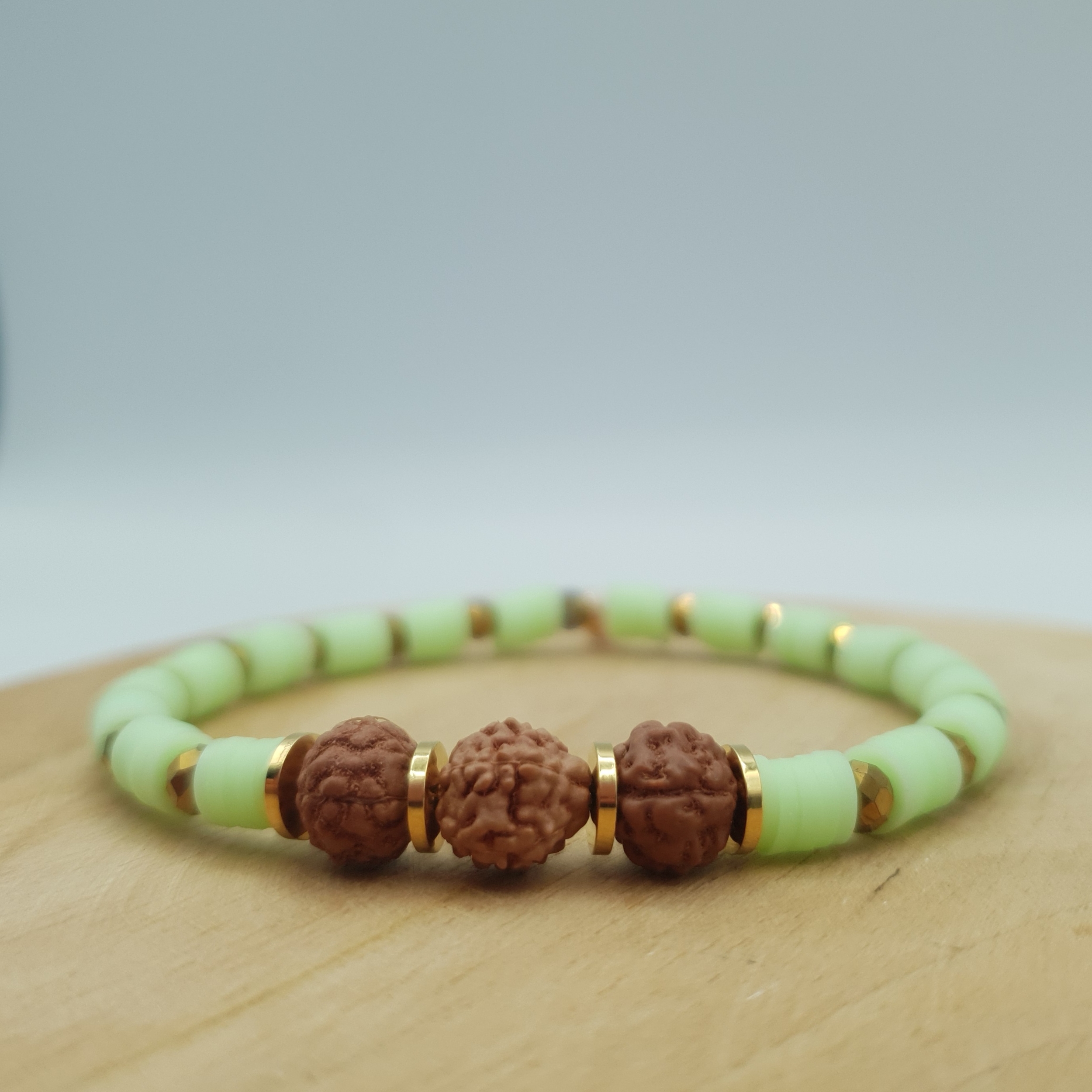 Bracelet Rudraksha et heishi menthe