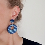 Boucles argile bleu rayures.2