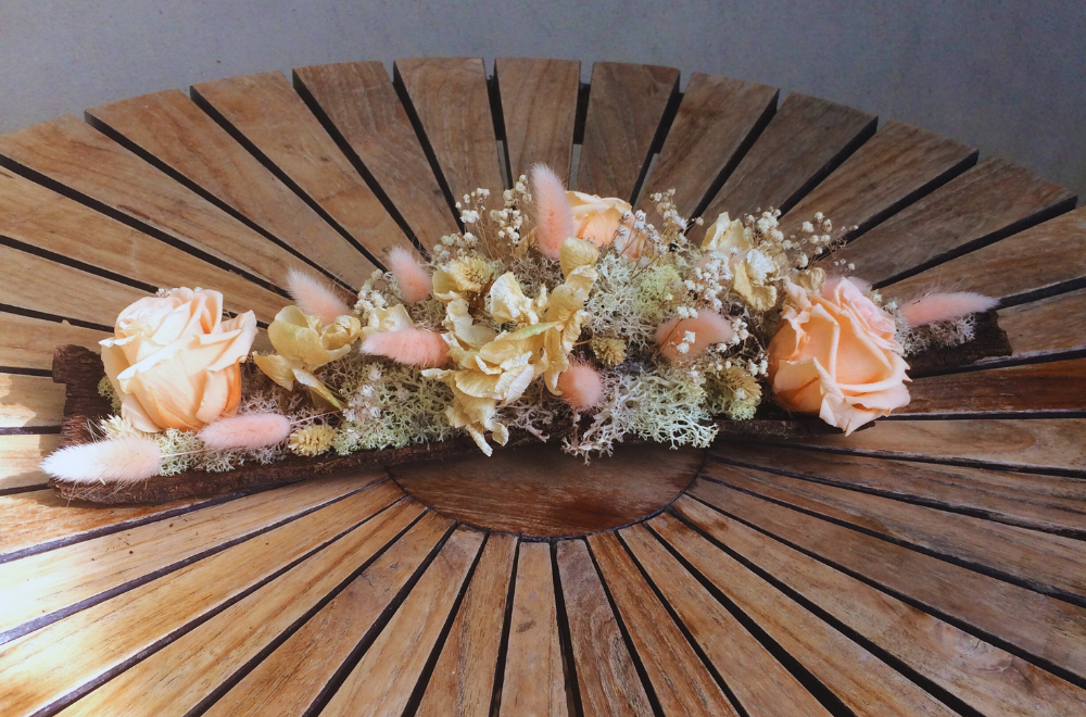 location centre de table fleurs sechees et rose eternelle