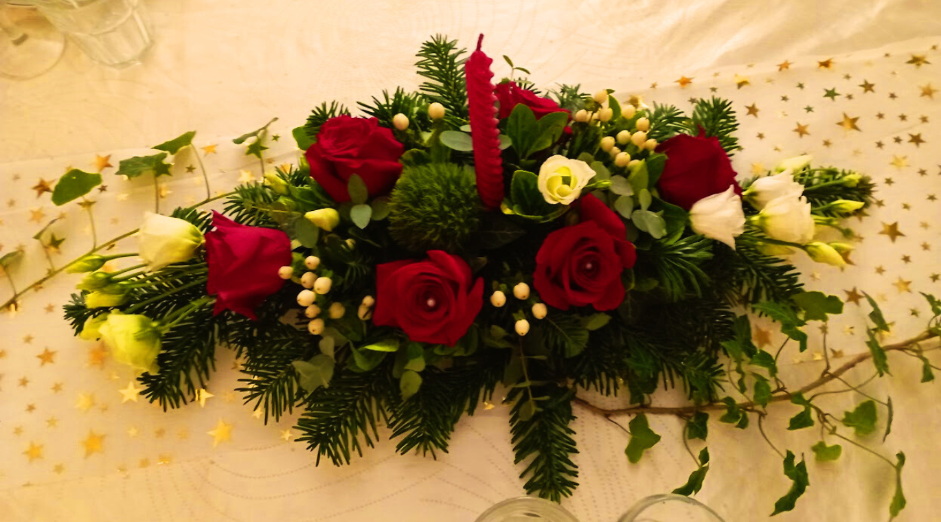 fee florale centre de table rouge et blanc