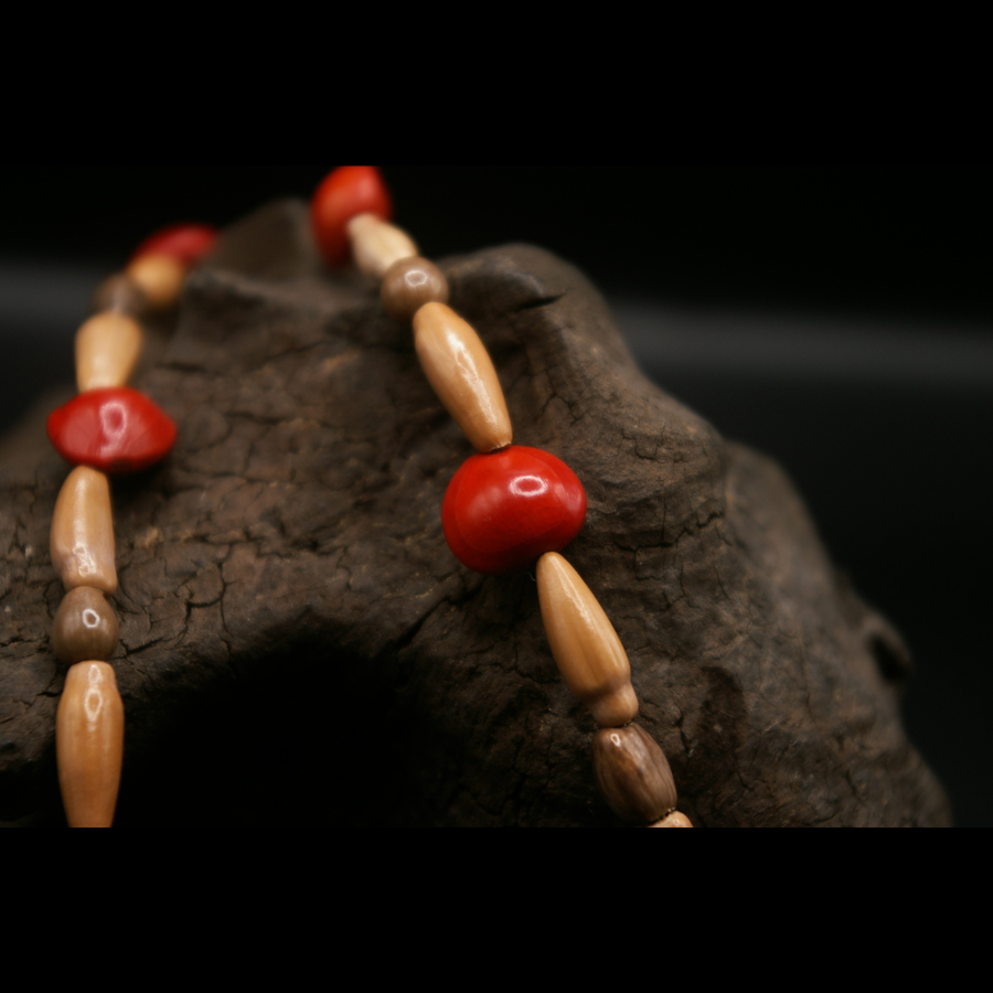 PAVONINA_2.0_COLLIER_ARTISANAL_GRAINES_003