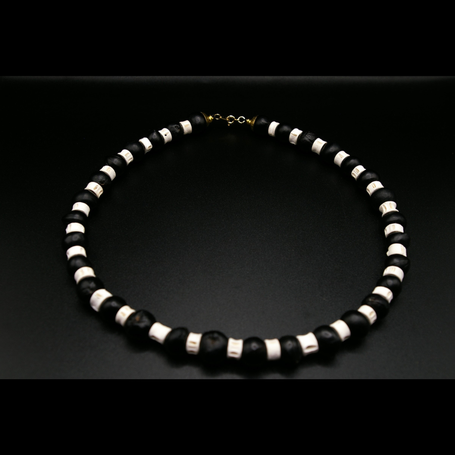 ANUBIS_COLLIER_ARTISANAL_GRAINES_001