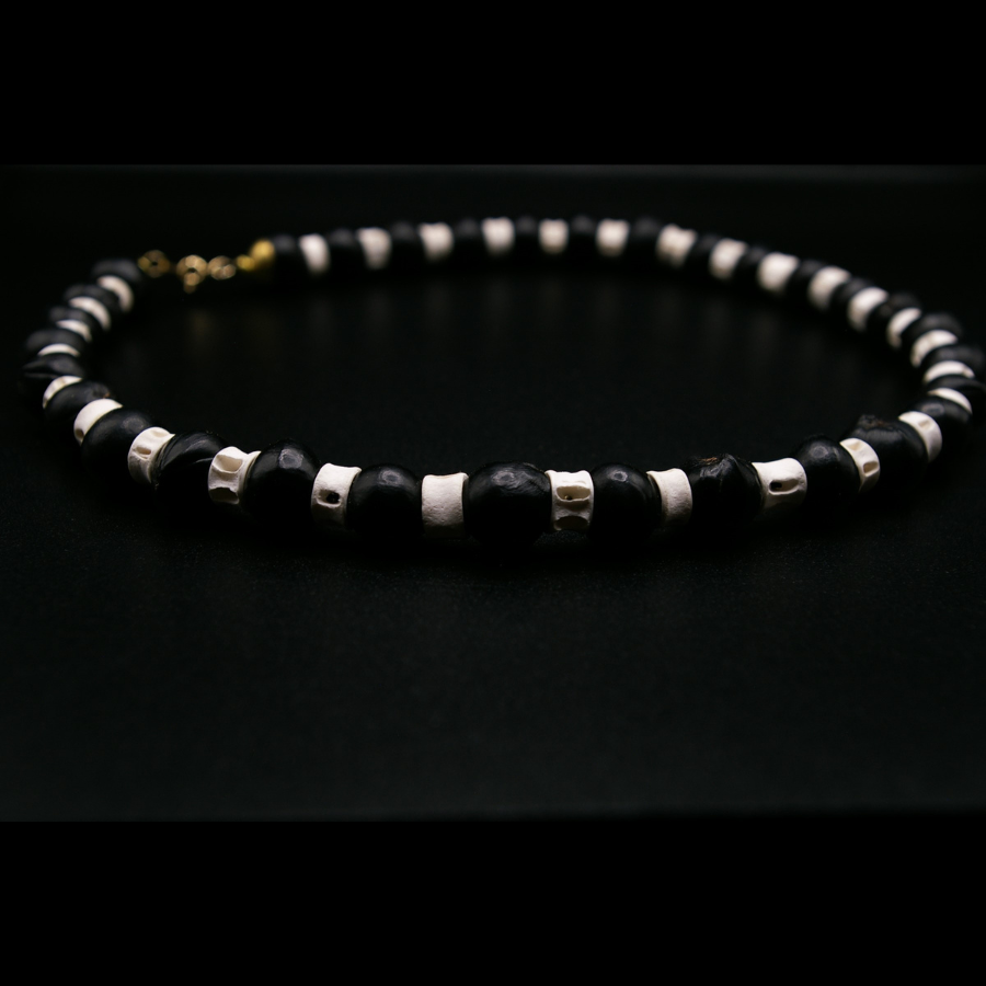ANUBIS_COLLIER_ARTISANAL_GRAINES_003