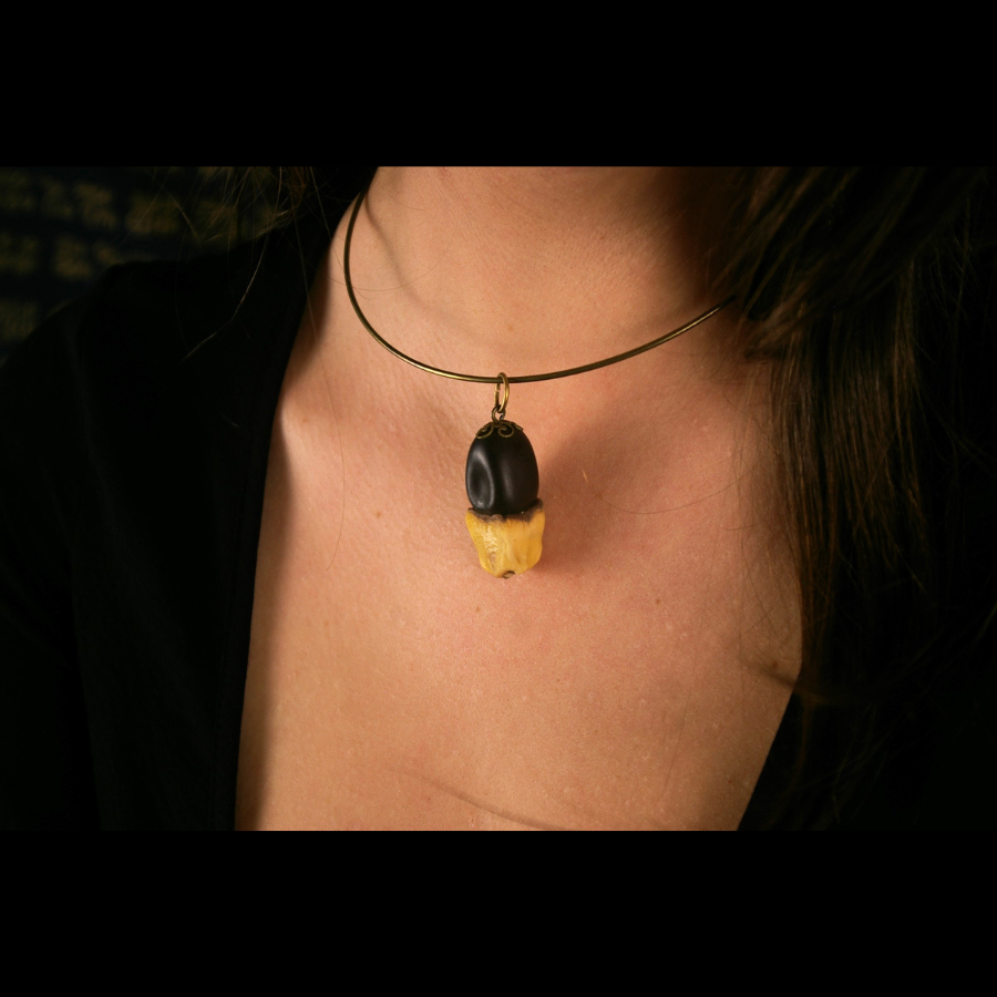 EN_JAUNE_ET_NOIR_COLLIER_ARTISANAL_NUPIYA_ARTEMIS_CREATION_BIJOUX_ESOTERIQUES_001