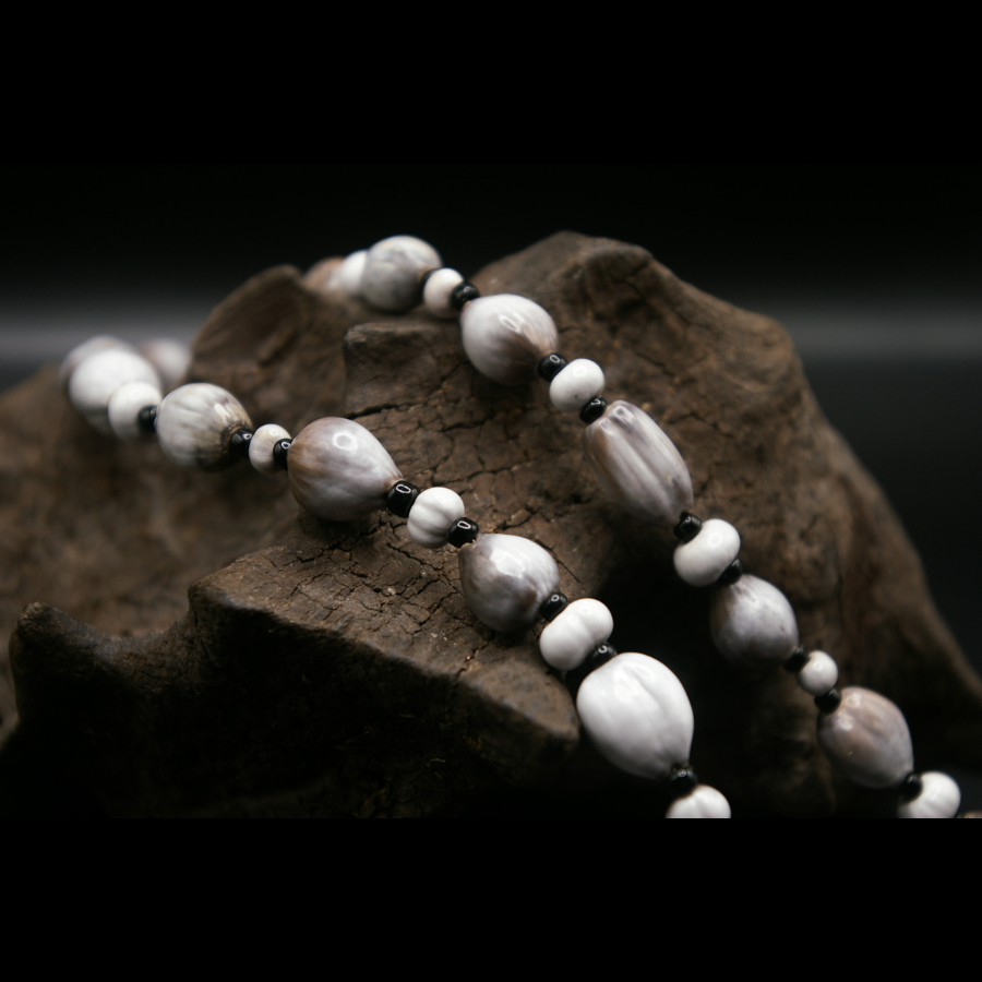 GOUTTELETTE_COLLIER_ARTISANAL_GRAINES_005