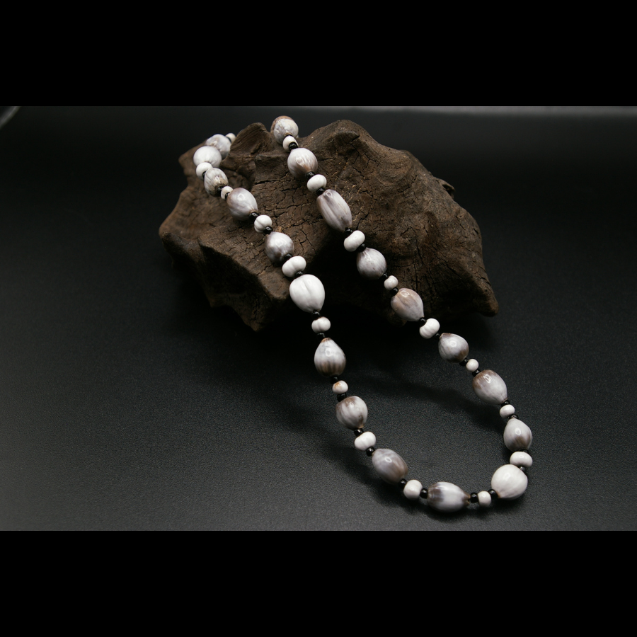 GOUTTELETTE_COLLIER_ARTISANAL_GRAINES_003